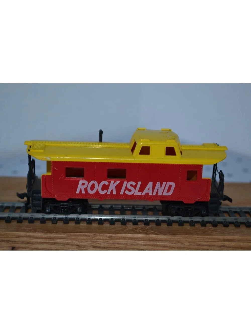 TYCO 327-10 HO Scale 8 Wheel Streamline Caboose 